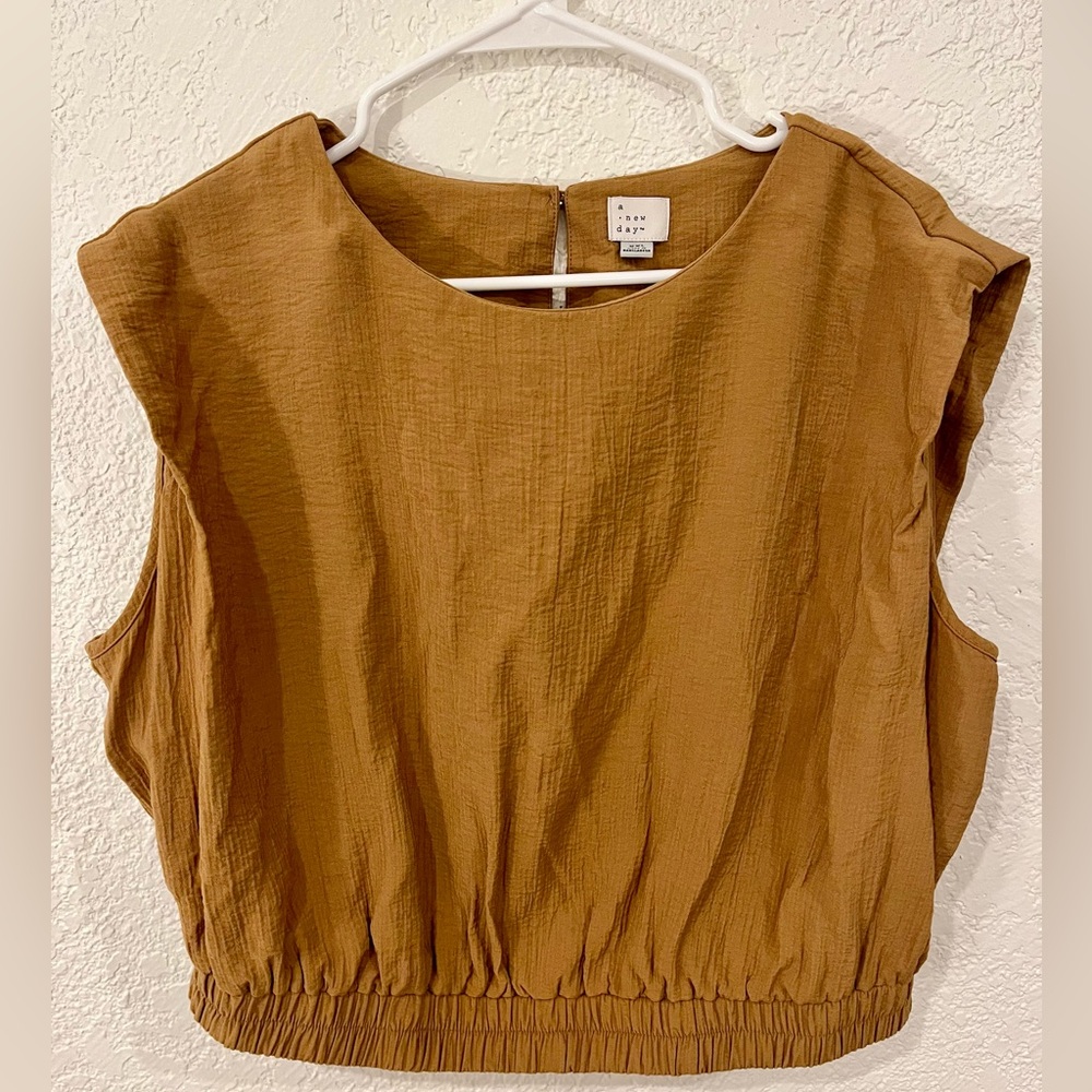a new day Women's Tan Sleeveless Cropped Blouse